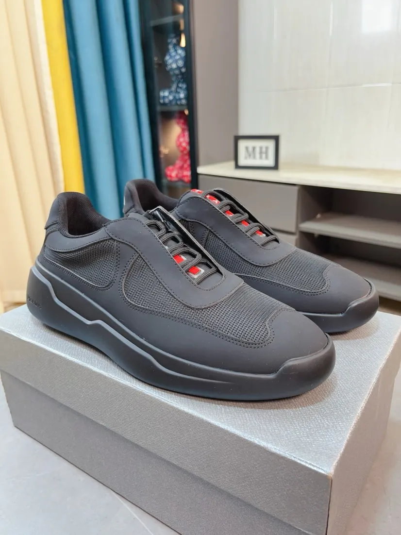 Men's shoes 💰420🌹🌹Prada is a luxurious and fashionable high-end product ✊🔥The perfect last shape and top-notch handcrafting make this shoe immediately create a strong aristocratic atmosphere. Imported first-layer cowhide with brogue carving crafts💋Genuine leather lining🎶Rubber combination outsole specially imported from France for leather shoes😍Color: Mysterious Black☕️Size 38～44